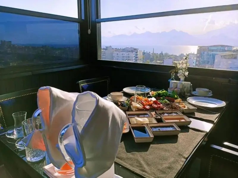 LESLION LUXURY HOTEL