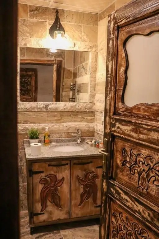 OLIVIA CAVE HOTEL