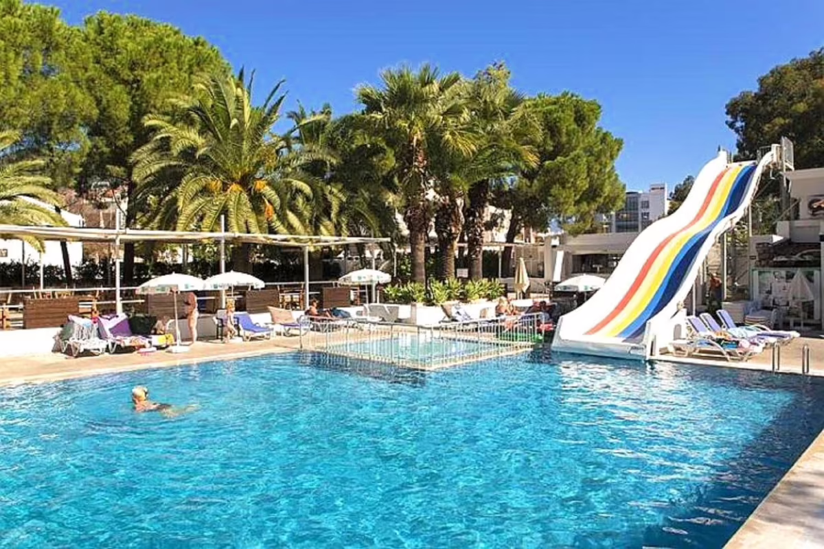 CLUB MUNAMAR BEACH RESORT