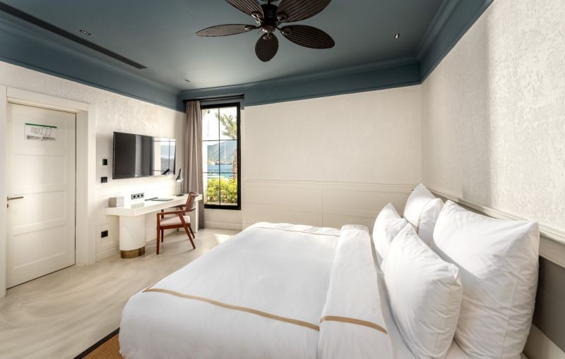 1 bedroom beachfront suite