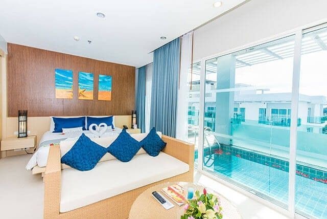 honeymoon pool suite