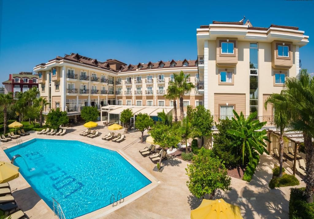 LOCEANICA BEACH RESORT HOTEL