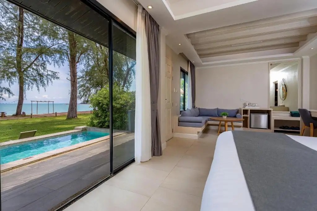 EMERALD BEACH RESORT & SPA