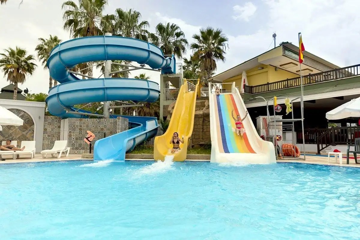 HOLIDAY GARDEN RESORT