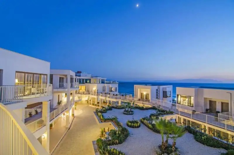 LADIES BEACH RESIDENCE FAMILY SUITES