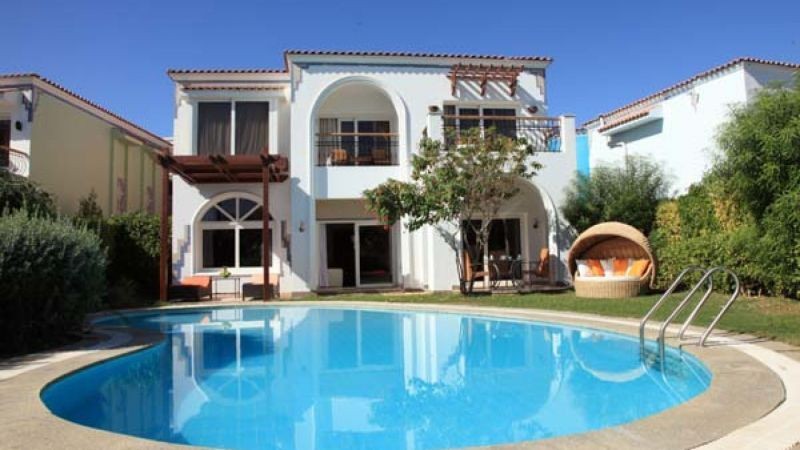 villa luxor sea front