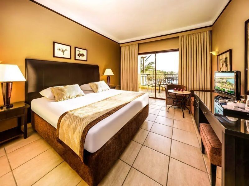 deluxe door sea view