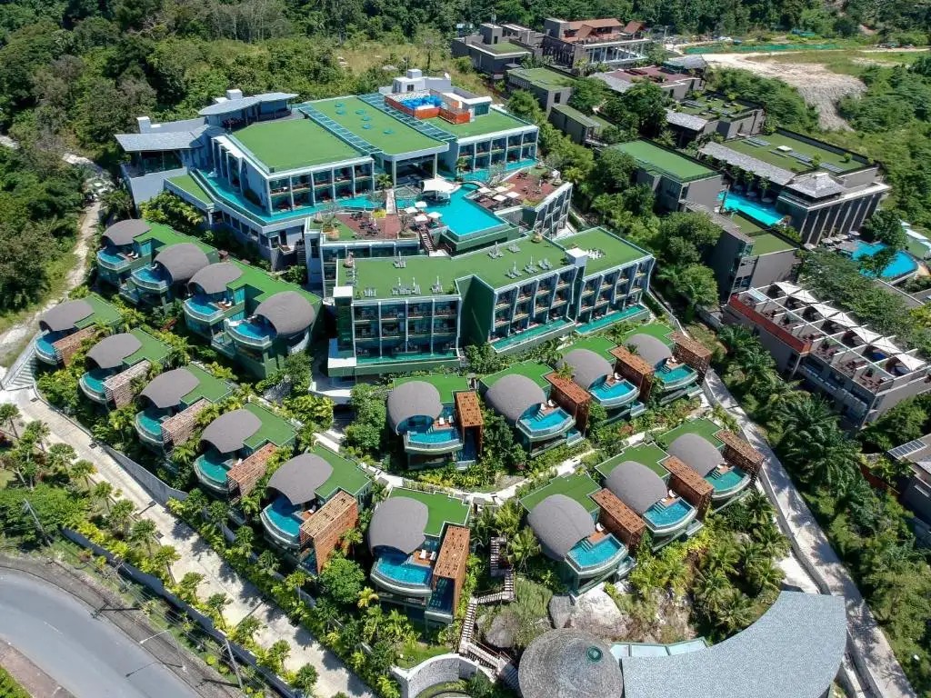 CREST RESORT & POOL VILLAS