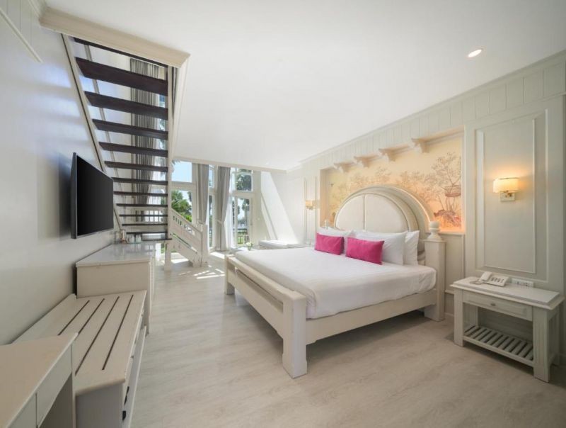 2 bedroom duplex sea view