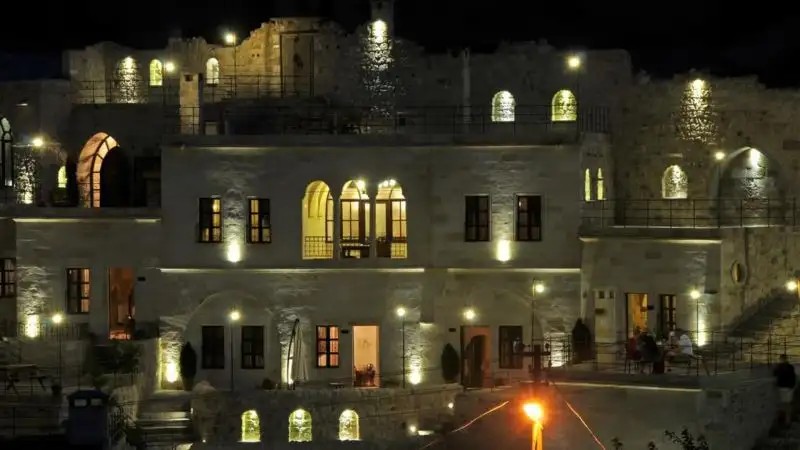 DERE SUITES
