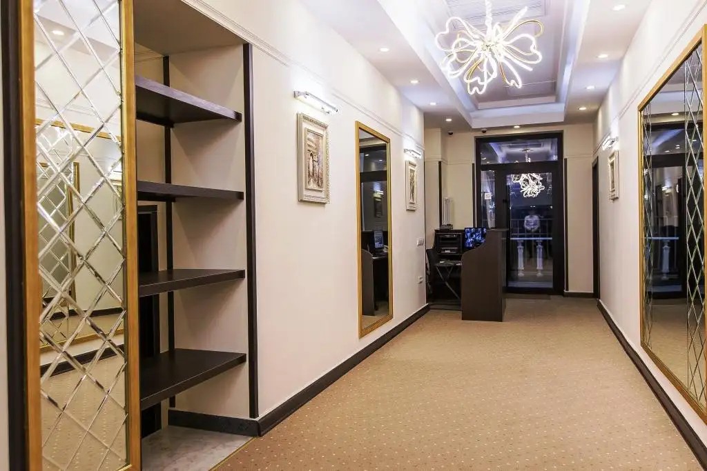 DELUXE CITY HOTEL
