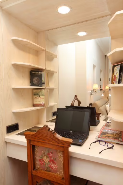 LIR RESIDENCE SUITES