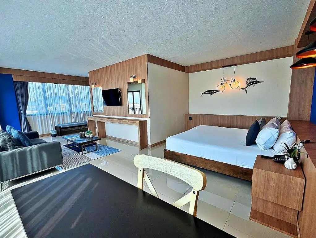 THE SIXTEEN NAIYANG BEACH HOTEL
