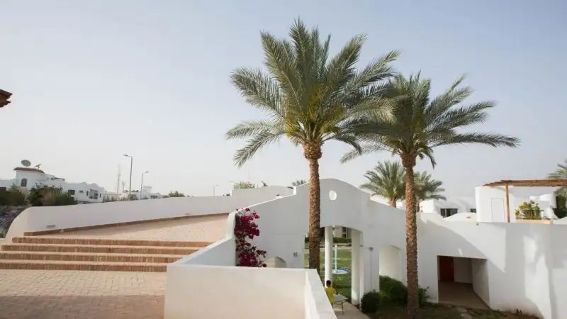 LUNA SHARM