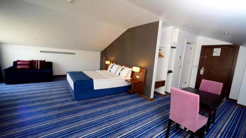 HOLIDAY INN EXPRESS ALTUNIZADE