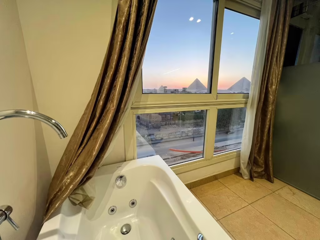 KING KHAFREN VIEW INN