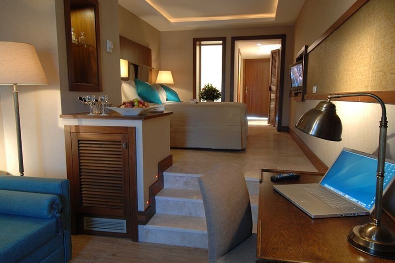 deluxe side sea view