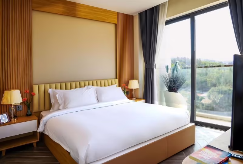 executive suite city view with balcony