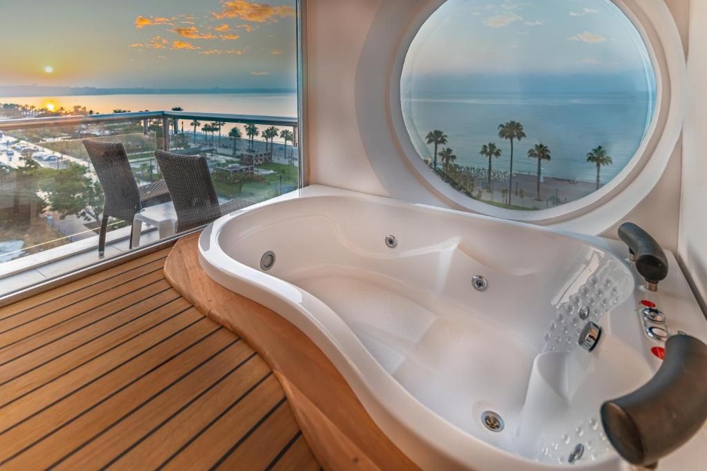 PEARLY HOTEL & SPA