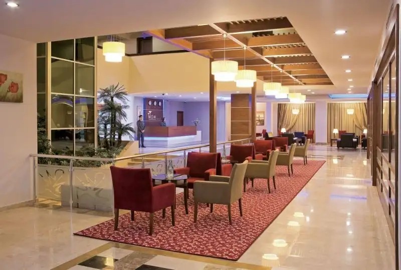 MOM HOTEL
