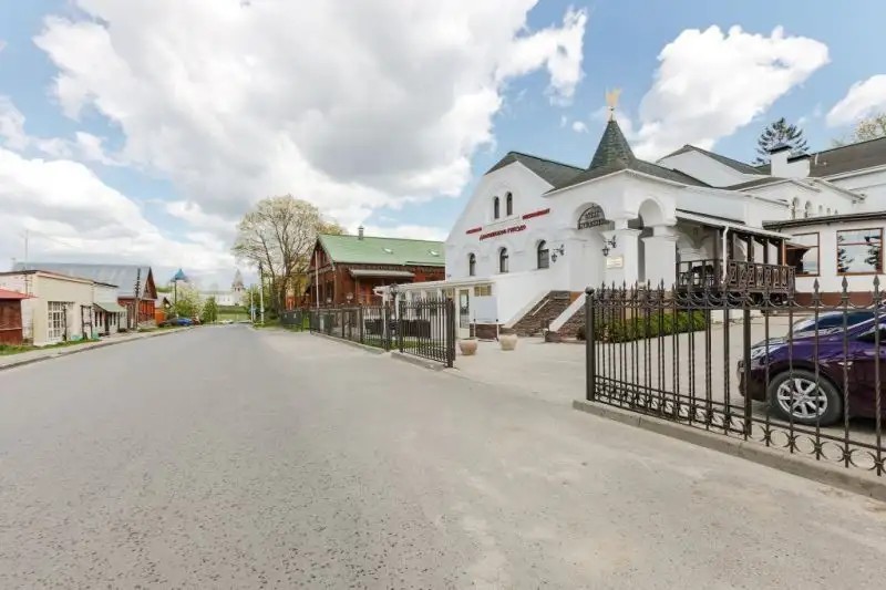 КРЕМЛЕВСКИЙ