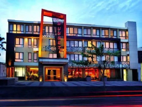 100 SUNSET 2 HOTEL