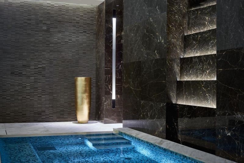 THE RITZ-CARLTON