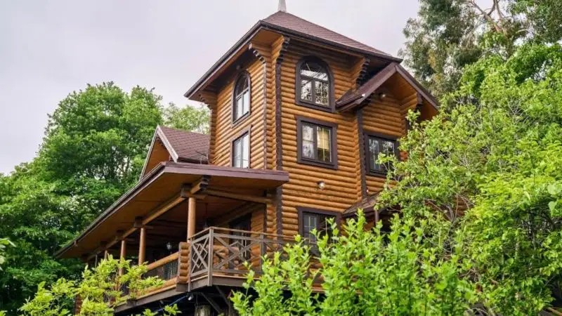 LEO HOUSE (ЛЕО ХАУС)