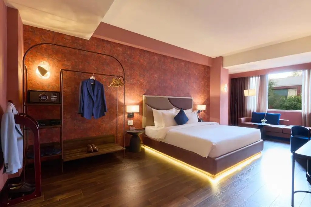 KIN HOTEL LY TU TRONG 