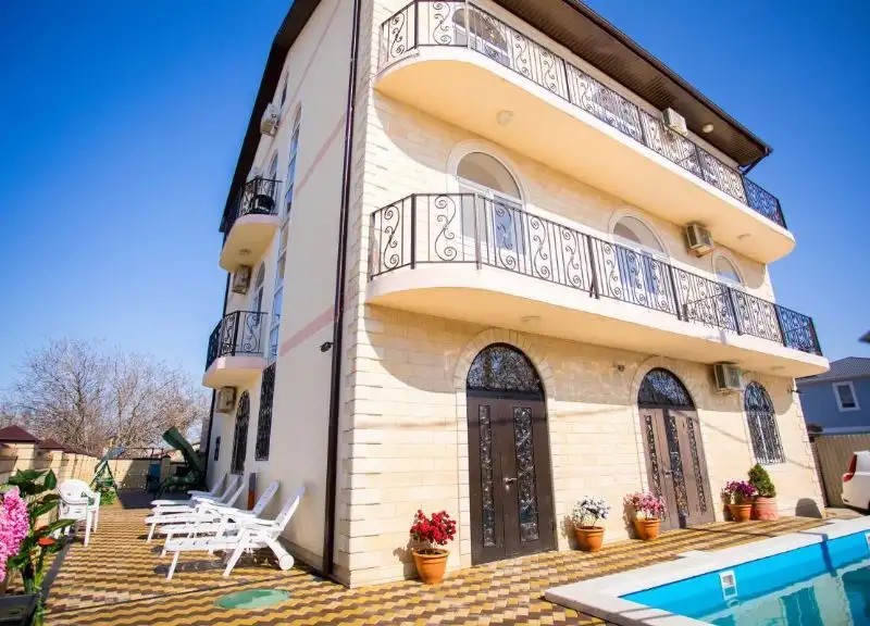 ROSE MANOR