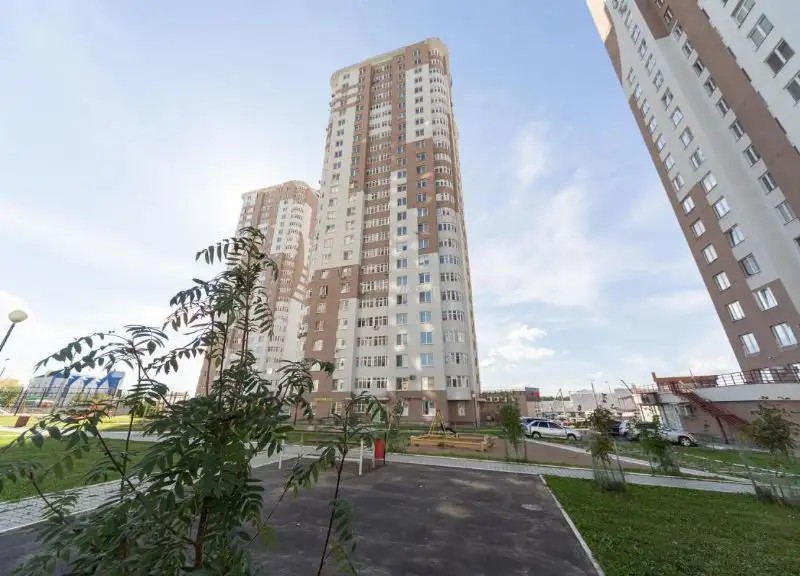 ДОМ ДОСТУПНО НА КОСМОНАВТОВ 215