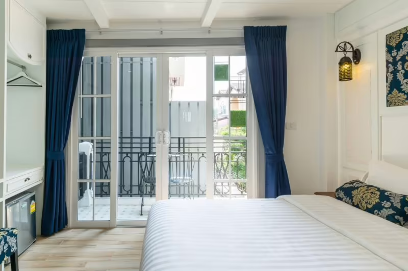 WHITE IVORY BED & BREAKFAST
