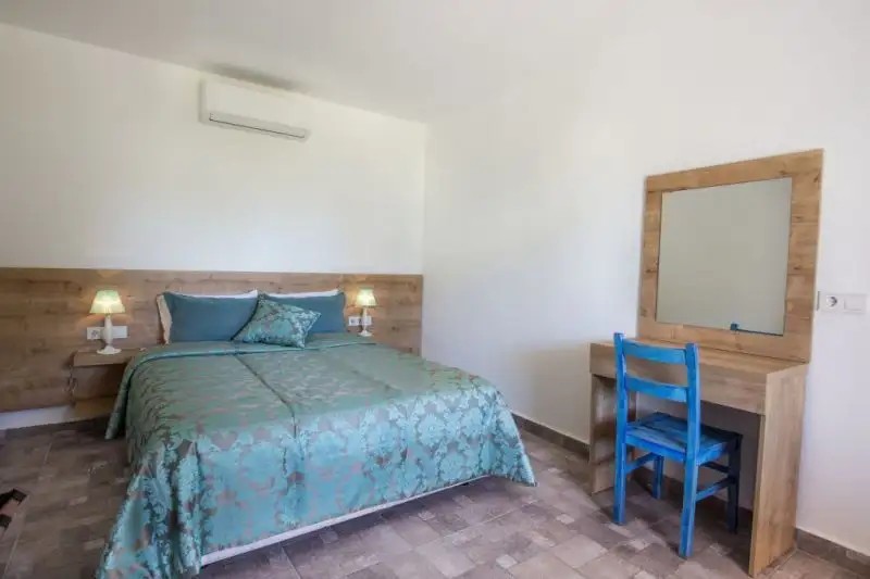 KEFI BEACH AND SUITES