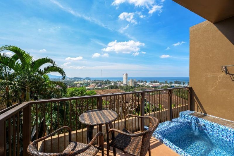 deluxe jacuzzi sea view