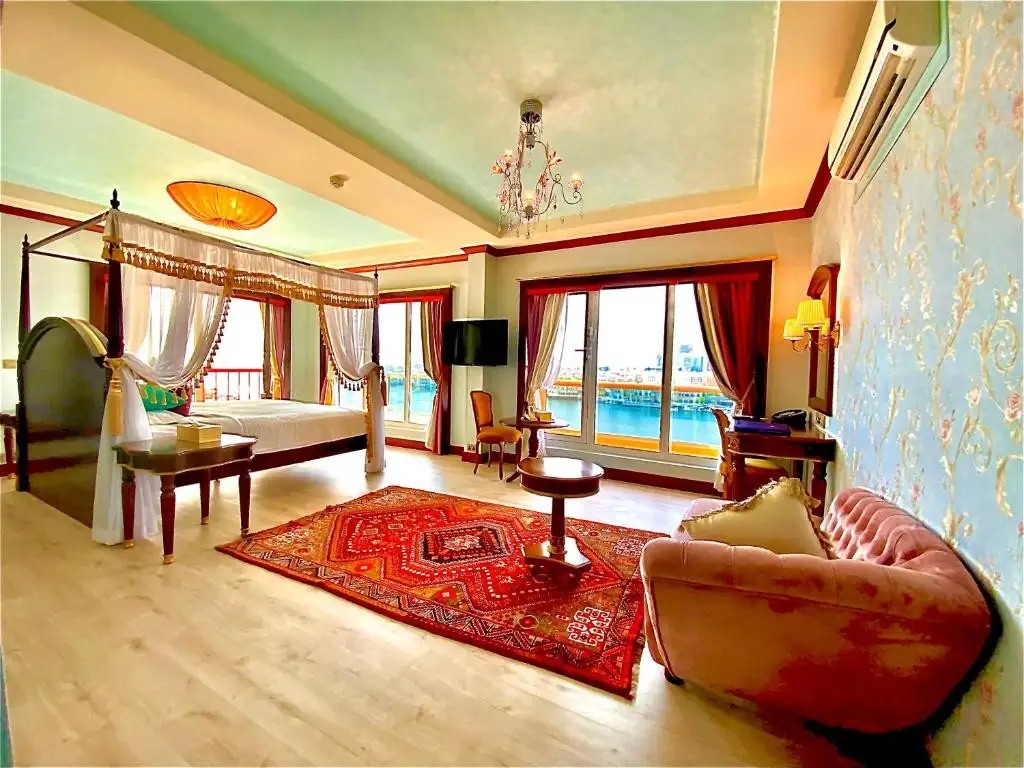 RIVIERA HOTEL