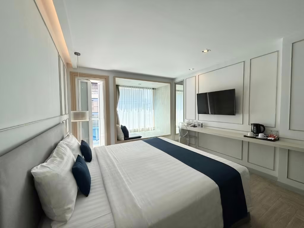 THE BLOC HOTEL