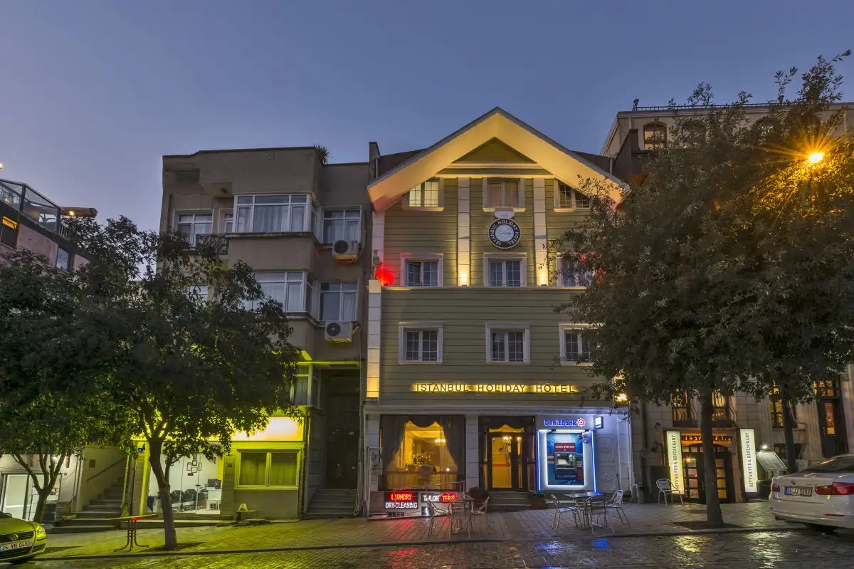 ISTANBUL HOLIDAY