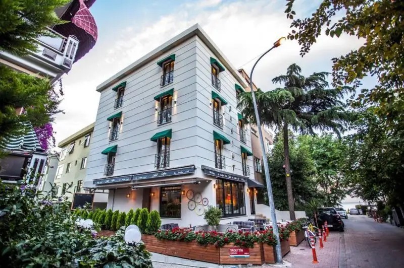 JULIET ROOMS & KITCHEN