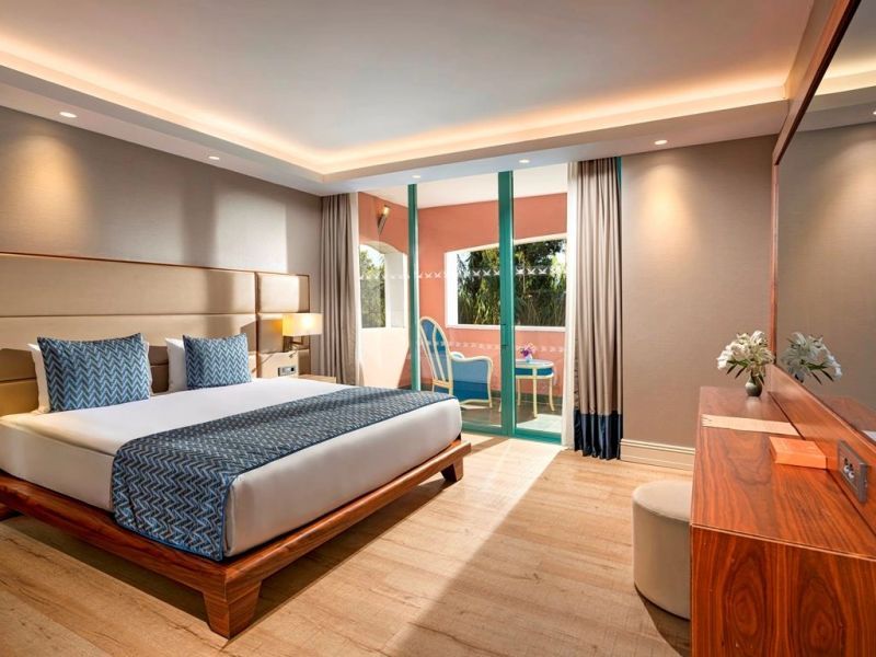 deluxe suite land side