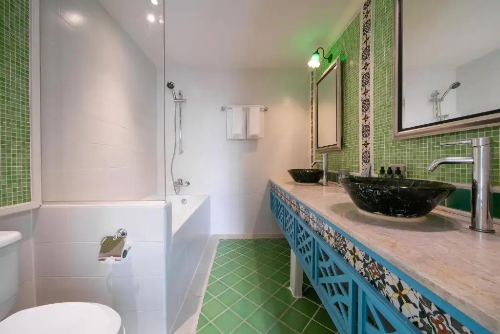 LA PETITE SALIL SUKHUMVIT 8