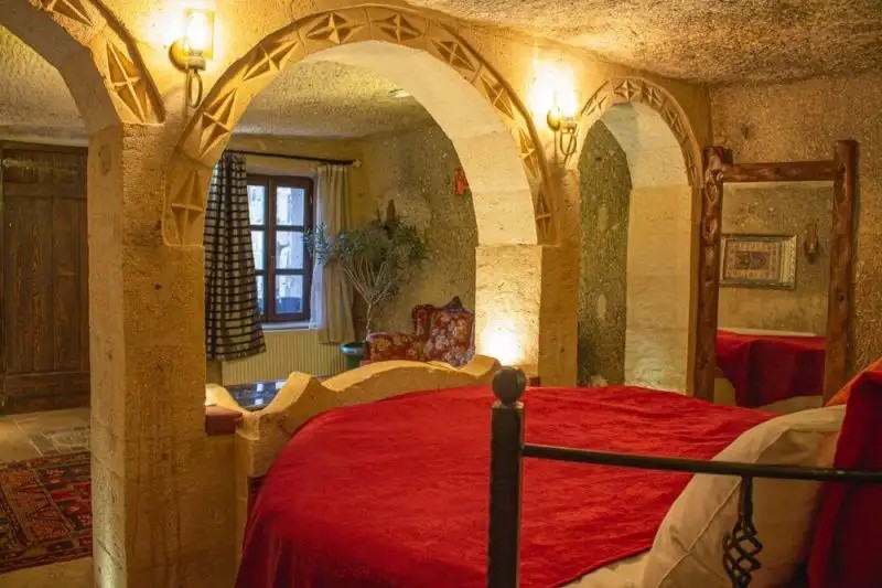 VINTAGE CAVE HOUSE