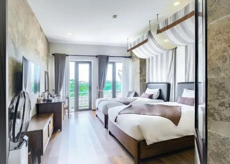 deluxe twin with river view