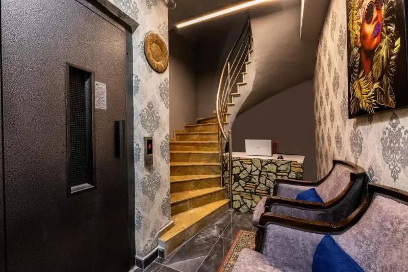DOVE HOTEL & SUITES