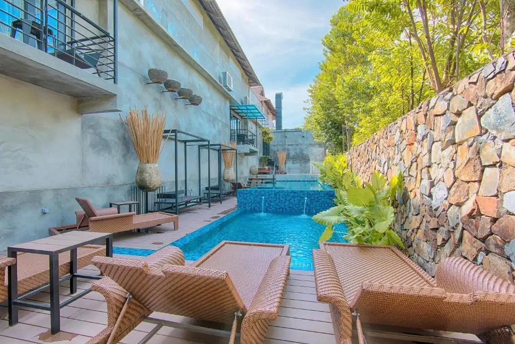 LOT 33 BOUTIQUE HOTEL