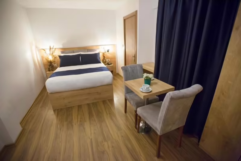 GOLDEN STREET HOTEL