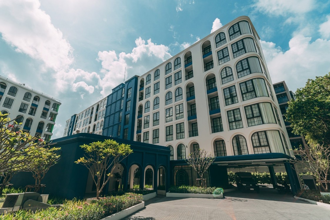 THE ABOVE ELEMENT HOTEL