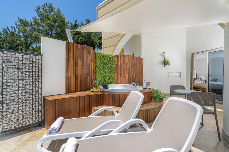 family room jacuzzi terrace