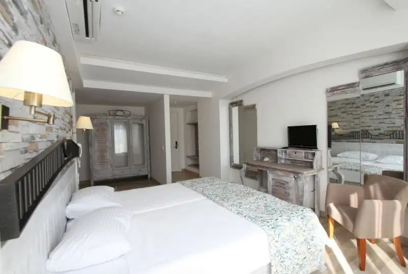 DEDEMINN MARINA HOTEL
