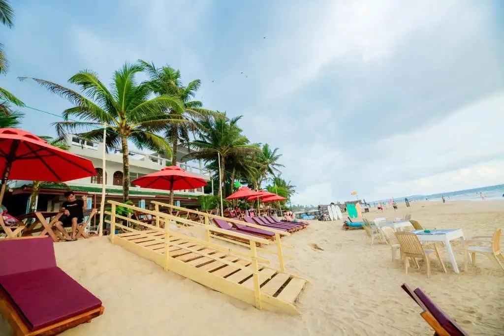 ROYAL BEACH HOTEL & RESTAURANT