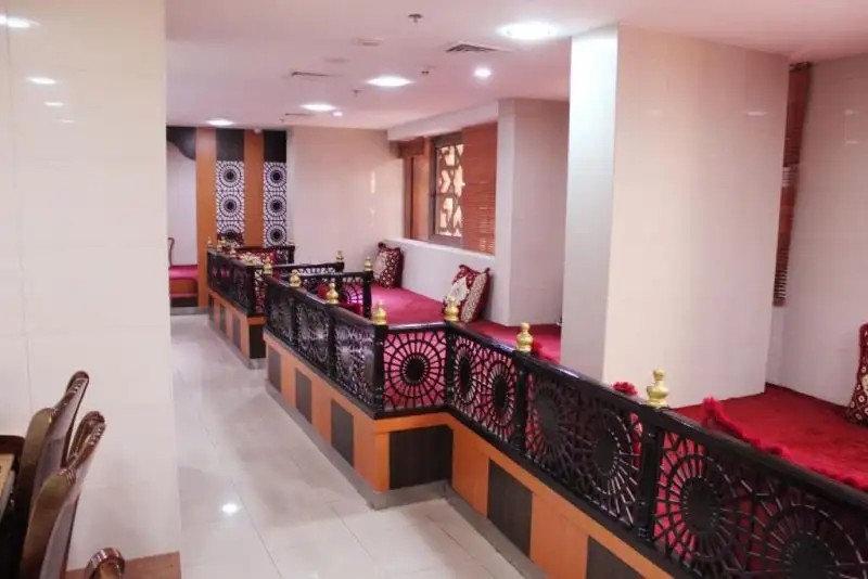 MONTREAL NAIF HOTEL